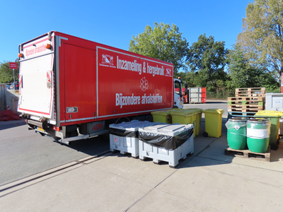 912062 Gezicht op de afdeling 'bijzondere afvalstoffen', op afvalscheidingsstation De Stits (Mostperenlaan 2) te ...